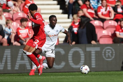 090825 - Middlesbrough v Swansea City - Sky Bet Championship - Swansea City's Zeidane Inoussa in action with Middlesbrough's Samuel Silvera