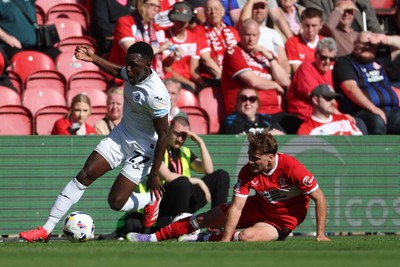 090825 - Middlesbrough v Swansea City - Sky Bet Championship - Swansea City's Zeidane Inoussa in action with Middlesbrough's Aidan Morris