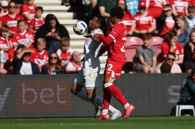 090825 - Middlesbrough v Swansea City - Sky Bet Championship - Swansea City's Ronald battles for possession with Middlesbrough's Samuel Silvera
