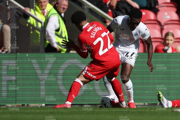 090825 - Middlesbrough v Swansea City - Sky Bet Championship - Swansea City's Zeidane Inoussa battles for the ball with Middlesbrough's Samuel Silvera