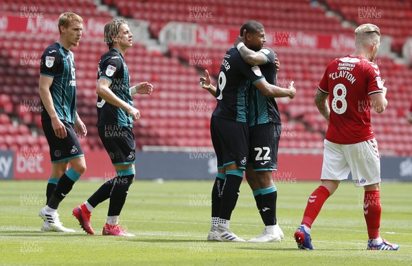 200620 - Middlesbrough v Swansea City - Sky Bet Championship - Andre Ayew of Swansea (right) slots home the 3rd goal from a penalty and celebrates with 2 goal hero Rhian Brewster