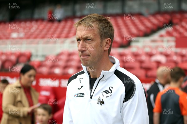 220918 - Middlesbrough v Swansea City - SkyBet Championship - Swansea City manager Graham Potter takes a look at the pitch before kick off