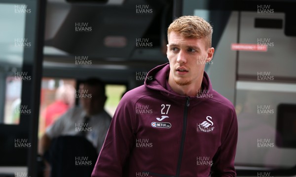 220918 - Middlesbrough v Swansea City - SkyBet Championship - Swansea City players arrive