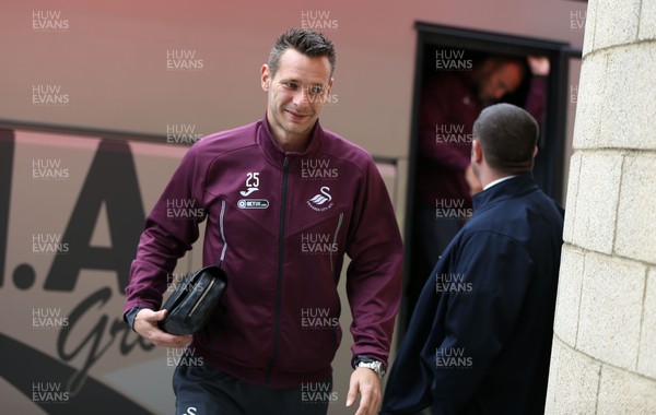 220918 - Middlesbrough v Swansea City - SkyBet Championship - Swansea City players arrive