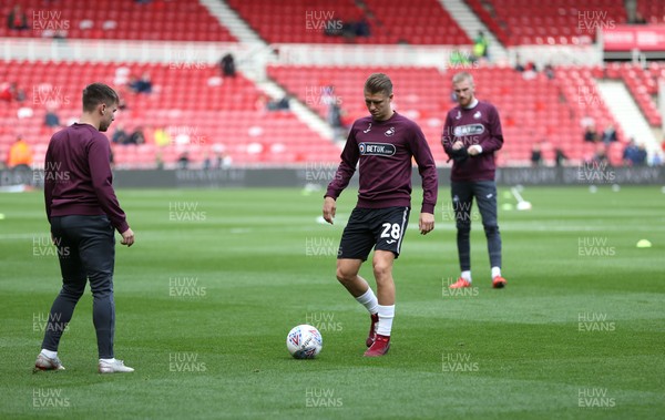 220918 - Middlesbrough v Swansea City - SkyBet Championship - Swansea City players warm up before kick off