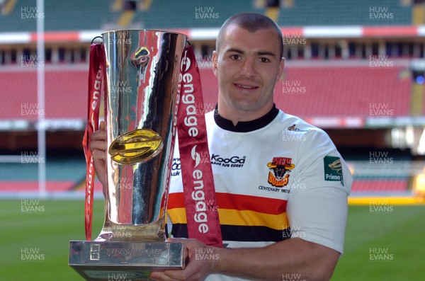 210307  - Millennium Magic Rugby League Press Conference - Iestyn Harris with the Super League trophy at the Millennium Stadium 