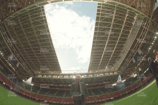 Library Pic - Millennium Stadium Construction  Glanmor Griffiths at the roof opening in The Millennium Stadium on 22nd September 1999.