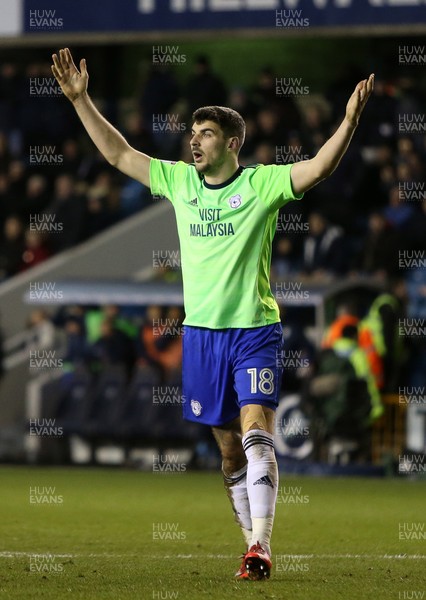 090218 - Millwall v Cardiff City - SkyBet Championship - A frustrated Callum Paterson of Cardiff City