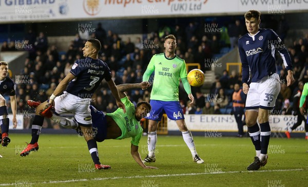 090218 - Millwall v Cardiff City - SkyBet Championship - Nathaniel Mendez-Laing of Cardiff City takes a shot at goal