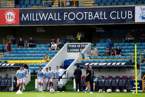 030922 - Millwall v Cardiff City - Sky Bet Championship - Cardiff squad come out to warm up