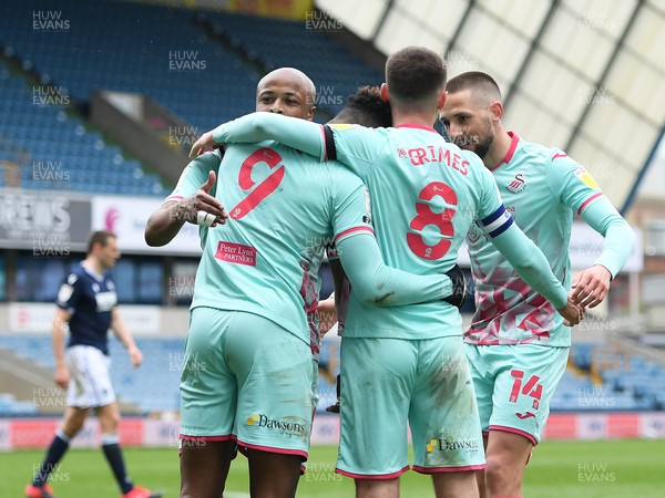 100421 - Millwall v Swansea City - Sky Bet Championship - Jamal Lowe of Swansea City celebrates scoring his side's second goal with Matt Grimes, Andre Ayew and Conor Hourihane 