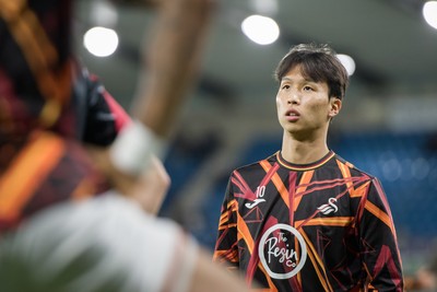 131026 - Millwall v Swansea City - Sky Bet Championship - Jisung Eom of Swansea City warming up