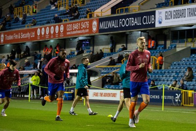 140323 - Millwall v Swansea City - Sky Bet Championship - Swansea City squad warms up