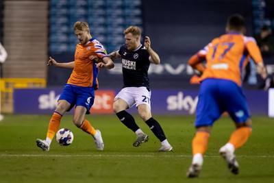 140323 - Millwall v Swansea City - Sky Bet Championship - Harry Darling of Swansea City and Andreas Voglsammer of Millwall battle for the ball