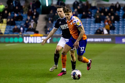 140323 - Millwall v Swansea City - Sky Bet Championship - Jamie Paterson of Swansea City and Duncan Watmore of Millwall battle for the ball