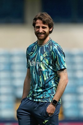 260425 - Millwall v Swansea City - Sky Bet Championship - Joe Allen of Swansea on arrival