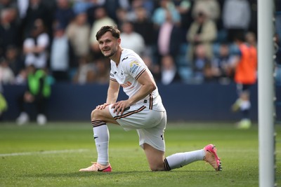 260425 - Millwall v Swansea City - Sky Bet Championship - Liam Cullen of Swansea reacts to a missed chance 