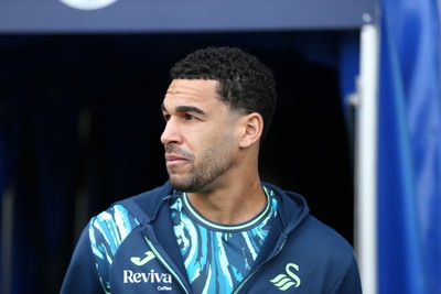 260425 - Millwall v Swansea City - Sky Bet Championship - Ben Cabango of Swansea arriving 