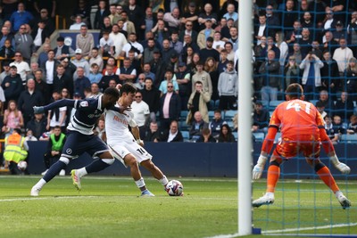 260425 - Millwall v Swansea City - Sky Bet Championship - Eom Ji-Sung of Swansea shoots 