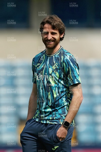 260425 - Millwall v Swansea City - Sky Bet Championship - Joe Allen of Swansea on arrival