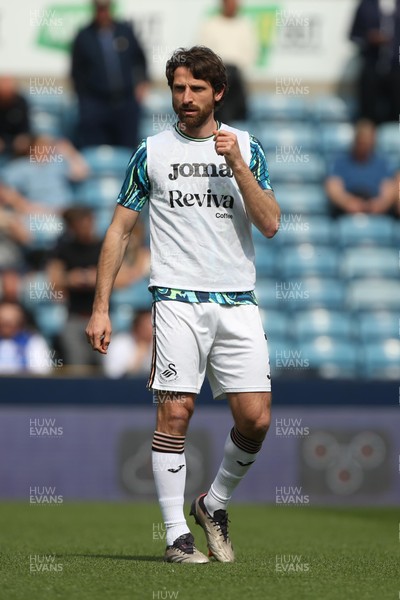 260425 - Millwall v Swansea City - Sky Bet Championship - Joe Allen of Swansea City warms up 