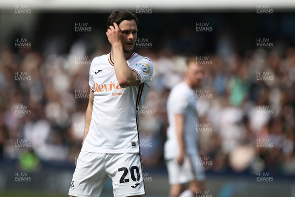 260425 - Millwall v Swansea City - Sky Bet Championship - Liam Cullen of Swansea