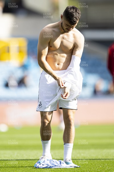 300923 - Millwall v Swansea City - Sky Bet Championship - Liam Cullen of Swansea City during the warm up