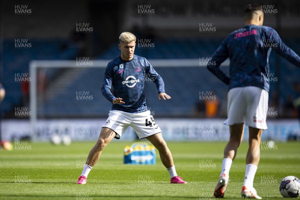 300923 - Millwall v Swansea City - Sky Bet Championship - Cameron Congreve of Swansea City during the warm up