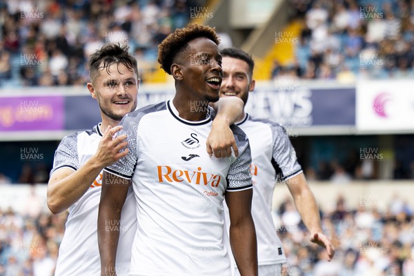 300923 - Millwall v Swansea City - Sky Bet Championship - Jamal Lowe of Swansea City celebrates scoring his sides first goal from the penalty spot