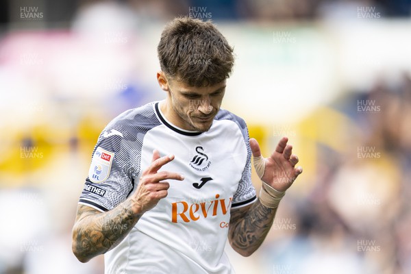 300923 - Millwall v Swansea City - Sky Bet Championship - Jamie Paterson of Swansea City reacts after missing a chance on goal 
