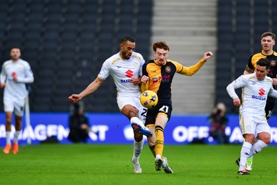 140226 - Milton Keynes Dons v Newport County - Sky Bet League 2 - Curtis Nelson of MK Dons and Michael Spellman of Newport County compete for the ball