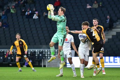 140226 - Milton Keynes Dons v Newport County - Sky Bet League 2 - Craig MacGillivray of MK Dons takes the ball