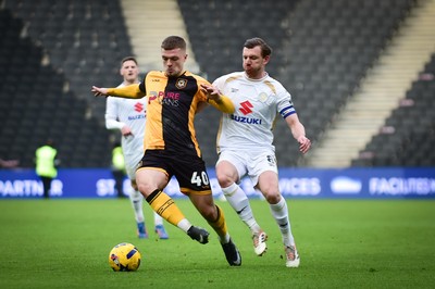 140226 - Milton Keynes Dons v Newport County - Sky Bet League 2 - Cole Jarvis of Newport County and Alex Gilbey of MK Dons 