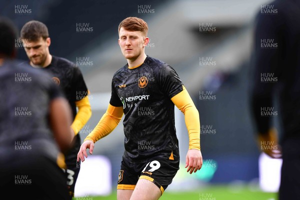 140226 - Milton Keynes Dons v Newport County - Sky Bet League 2 - Ged Garner of Newport County during the warm up