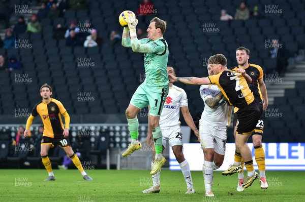 140226 - Milton Keynes Dons v Newport County - Sky Bet League 2 - Craig MacGillivray of MK Dons takes the ball