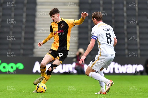 140226 - Milton Keynes Dons v Newport County - Sky Bet League 2 - Joe Thomas of Newport County and Alex Gilbey of MK Dons 