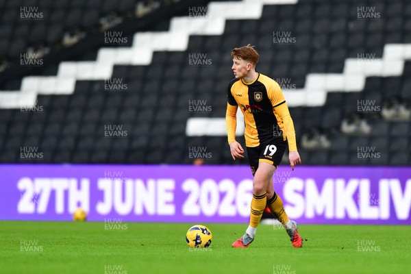 140226 - Milton Keynes Dons v Newport County - Sky Bet League 2 - Ged Garner of Newport County 