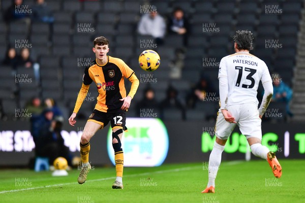 140226 - Milton Keynes Dons v Newport County - Sky Bet League 2 - Joe Thomas of Newport County and Callum Paterson of MK Dons 
