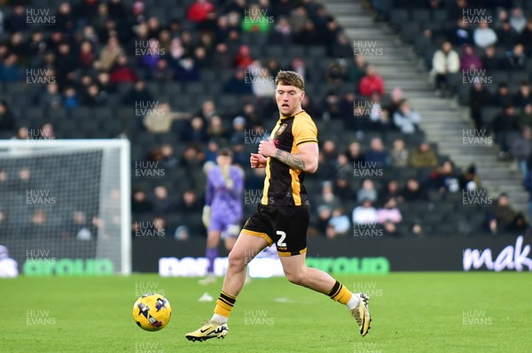140226 - Milton Keynes Dons v Newport County - Sky Bet League 2 - Cameron Evans of Newport County 