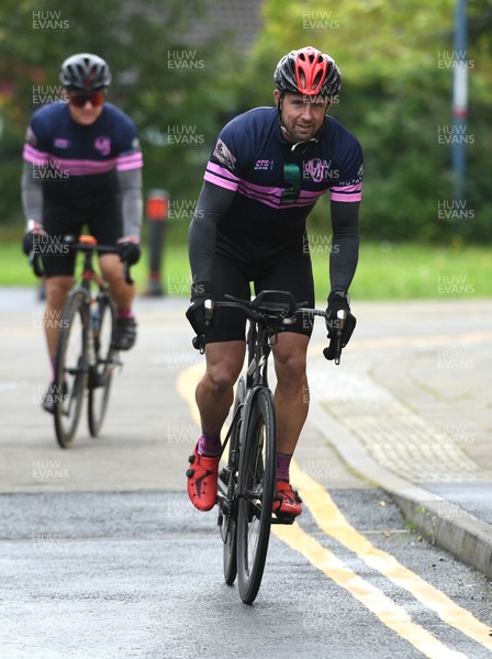 020920 -  Shane Williams take part in the MJ birthday ride to raise money for Velindre at Rodney Parade, Newport