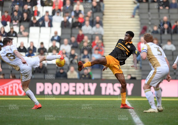 230219 MK Dons v Newport County - Sky Bet League 2 -   Tyreeq Bakinson of Newport challenges Dons Alex Gilbey