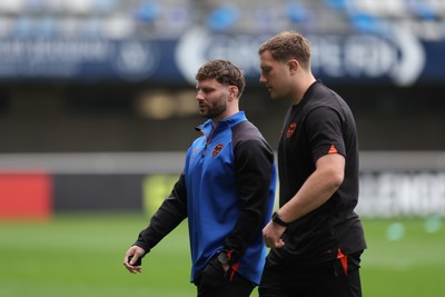 030526 - Montpellier Herault Rugby v Dragons RFC - EPCR Challenge Cup Semi Final - Thomas Young and Ben Carter of Dragons arrive at the stadium