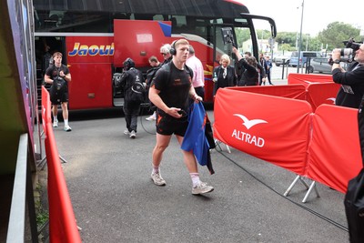 030526 - Montpellier Herault Rugby v Dragons RFC - EPCR Challenge Cup Semi Final - Dragons team arrive at the stadium