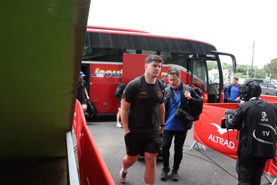 030526 - Montpellier Herault Rugby v Dragons RFC - EPCR Challenge Cup Semi Final - Dragons team arrive at the stadium
