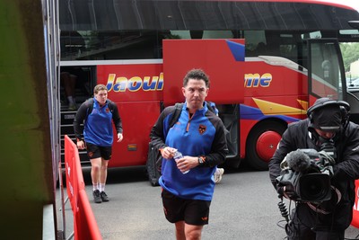 030526 - Montpellier Herault Rugby v Dragons RFC - EPCR Challenge Cup Semi Final - Dragons team arrive at the stadium