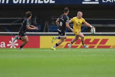 030526 - Montpellier Herault Rugby v Dragons RFC - EPCR Challenge Cup Semi Final - Tinus de Beer of Dragons kicks