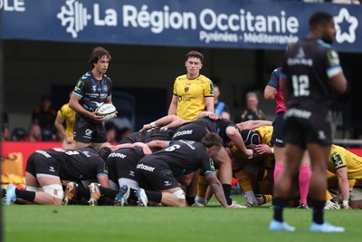 030526 - Montpellier Herault Rugby v Dragons RFC - EPCR Challenge Cup Semi Final - Alexis Bernadet of Montpellier waits to feed a scrum as Niall Armstrong of Dragons looks on