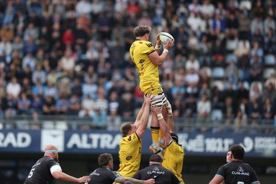 030526 - Montpellier Herault Rugby v Dragons RFC - EPCR Challenge Cup Semi Final - Ryan Woodman of Dragons wins line out ball