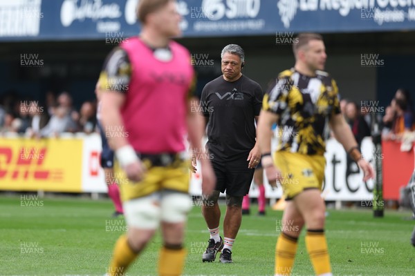 030526 - Montpellier Herault Rugby v Dragons RFC - EPCR Challenge Cup Semi Final - Dragons head coach Filo Tiatia during the warm up