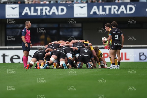 030526 - Montpellier Herault Rugby v Dragons RFC - EPCR Challenge Cup Semi Final - Niall Armstrong of Dragons waits to feed a scrum as referee Andrew Brace and Alexis Bernadet of Montpellier look on